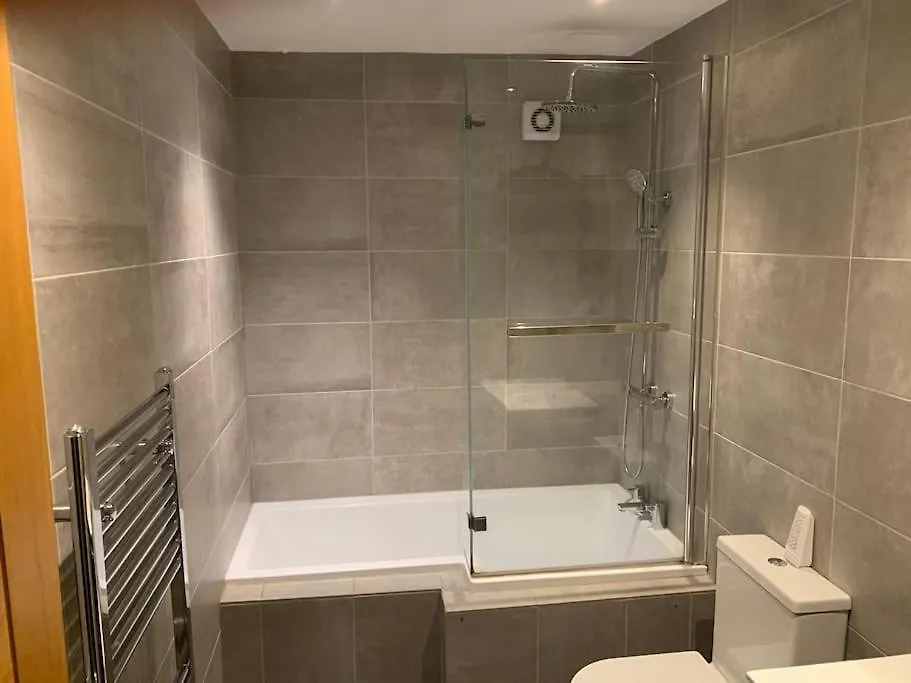Fantastic Large 2 X Bedroom Flat, Free Parking Sale 0*,  United Kingdom